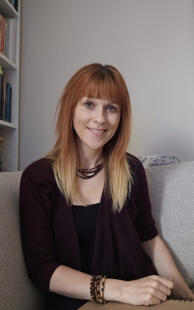 This image has an empty alt attribute; its file name is Sian-Atkinson-640x1024.jpg